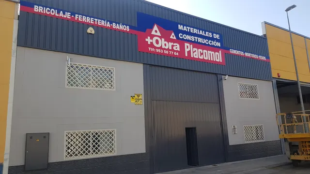 Trabajo de fachadas realizado por Rótulos Pixeles, proyecto 6