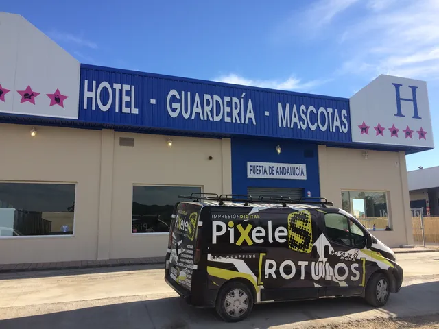 Trabajo de fachadas realizado por Rótulos Pixeles, proyecto 55