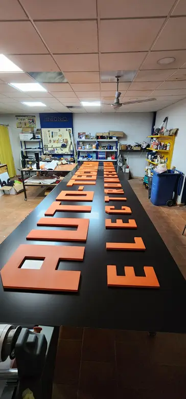 Trabajo de letras corpóreas realizado por Rótulos Pixeles, proyecto 90