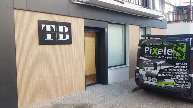 Trabajo de rótulos luminosos realizado por Rótulos Pixeles, proyecto 20
