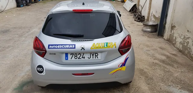 Trabajo de rotulación de vehículos realizado por Rótulos Pixeles, proyecto 5