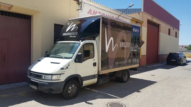 Trabajo de rotulación de vehículos realizado por Rótulos Pixeles, proyecto 30