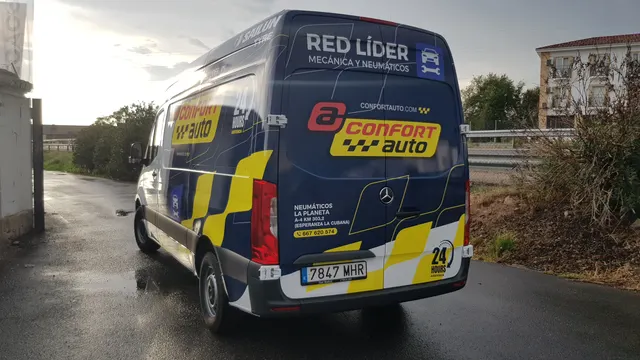 Trabajo de rotulación de vehículos realizado por Rótulos Pixeles, proyecto 65