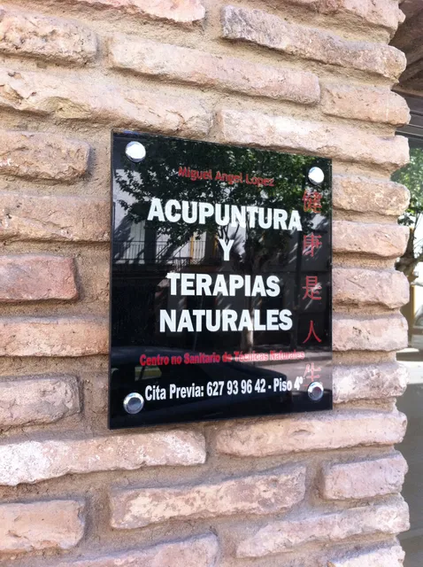 Trabajo de señalética realizado por Rótulos Pixeles, proyecto 2